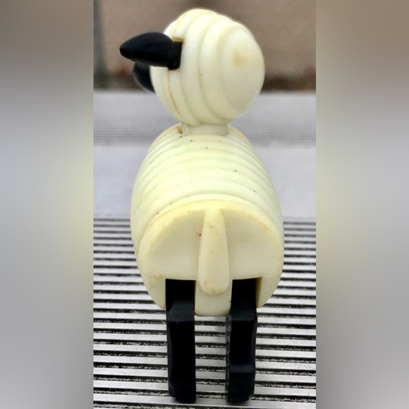 Vintage 1971 Antique FISHER PRICE Little People Miniature Plastic Toy SHEEP - Picture 4 of 9